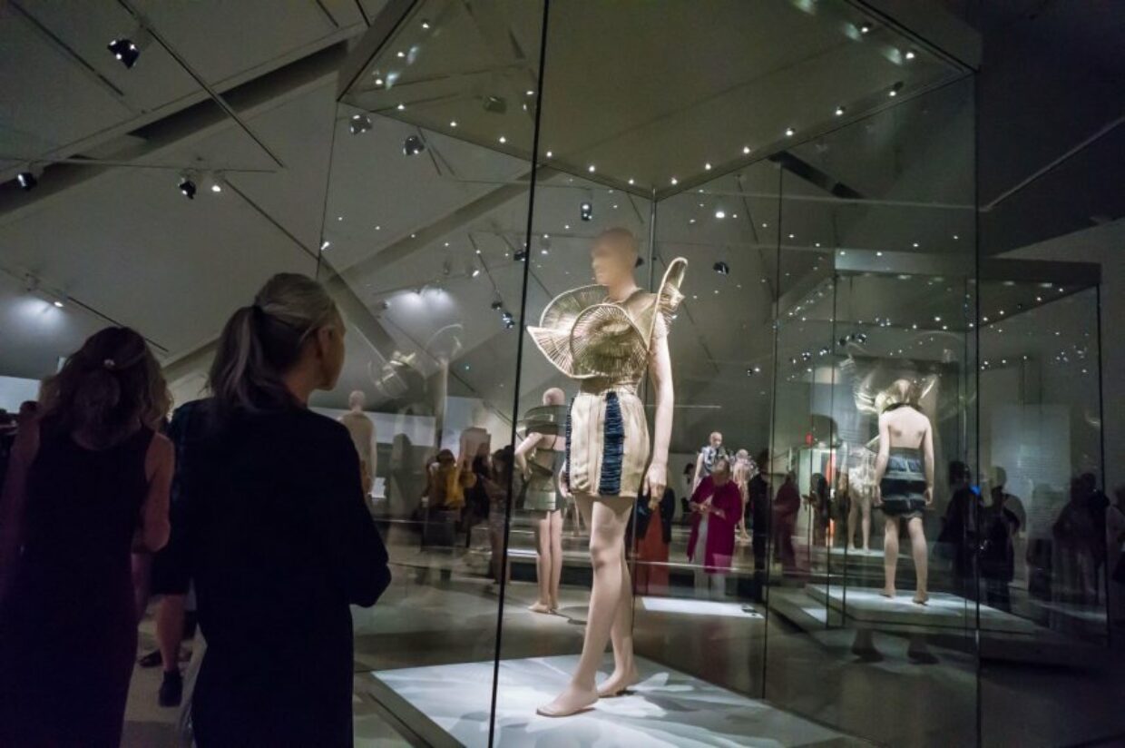 Iris Van Herpen: “Transforming Fashion” at the Royal Ontario Museum | 4