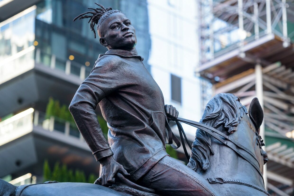 Kehinde Wiley Subverts Confederate Monuments with First Public Sculpture in Times Square | 9