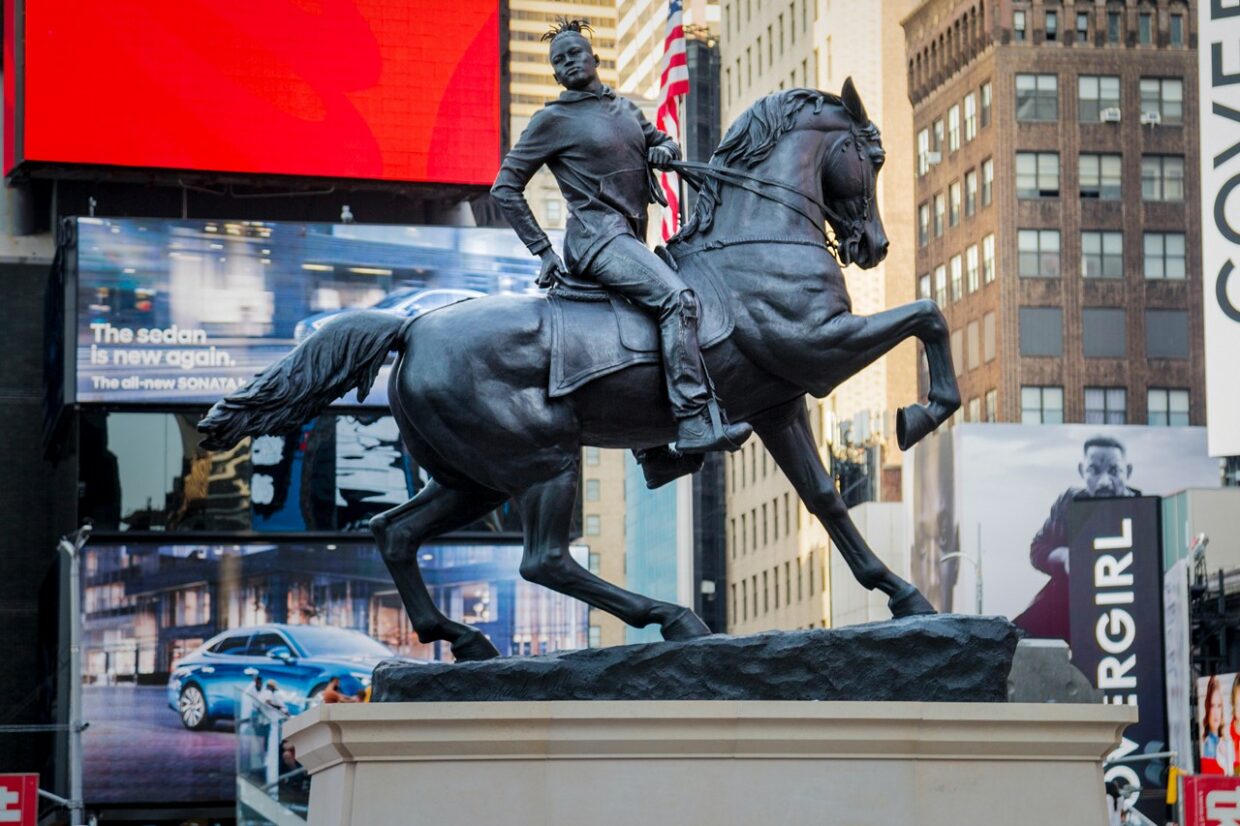 Kehinde Wiley Subverts Confederate Monuments with First Public Sculpture in Times Square | 10