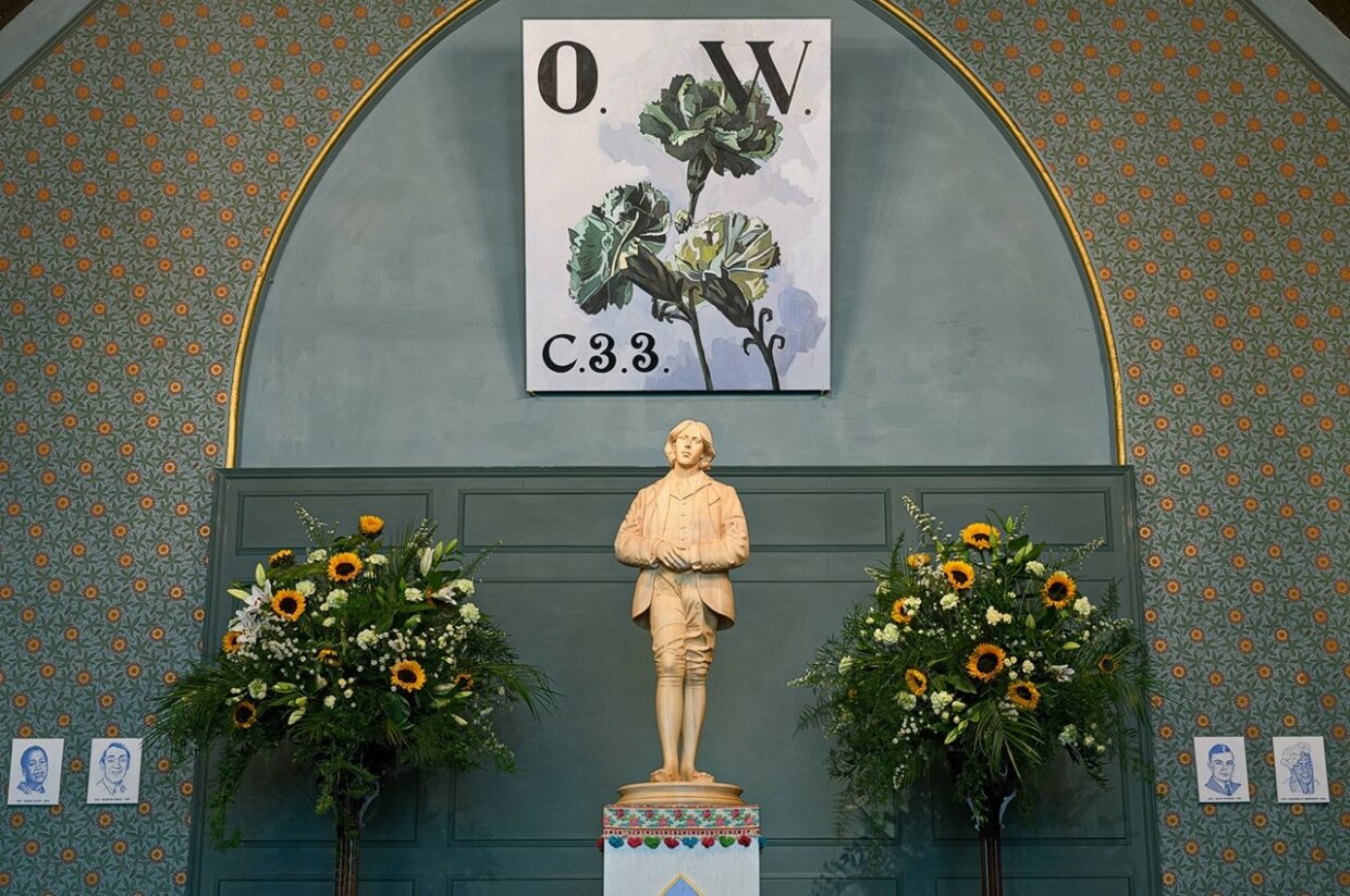Why Two Artists Have Erected a Temple to Oscar Wilde in South London | 3